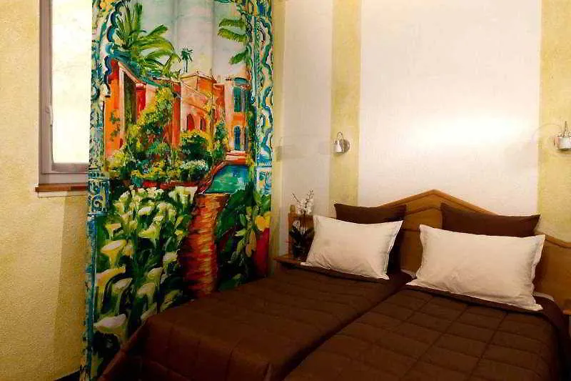 3H Paris Marais Hotel